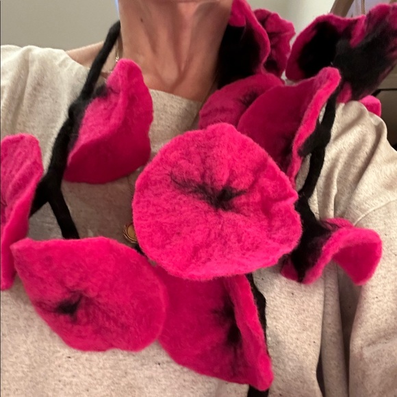 Felted Wool Floral Scarf  -  Handmade  - NEW! - Picture 4 of 4